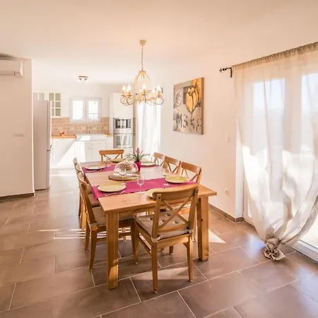 Holiday home Olive Vrbnik (Primorje-Gorski Kotar)
